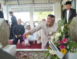 HUT Garut ke-213, Bupati Napak Tilas Sejarah Ke Makam Leluhur