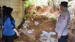 Rumah Warga Jebol Ditimpa Tanah Longsor di Tasikmalaya