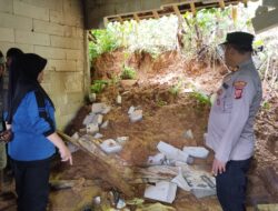 Rumah Warga Jebol Ditimpa Tanah Longsor di Tasikmalaya