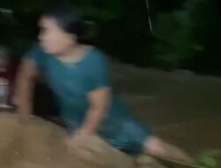 Banjir di Salawu: Warga Panik, Tiba-tiba Rumah Jebol