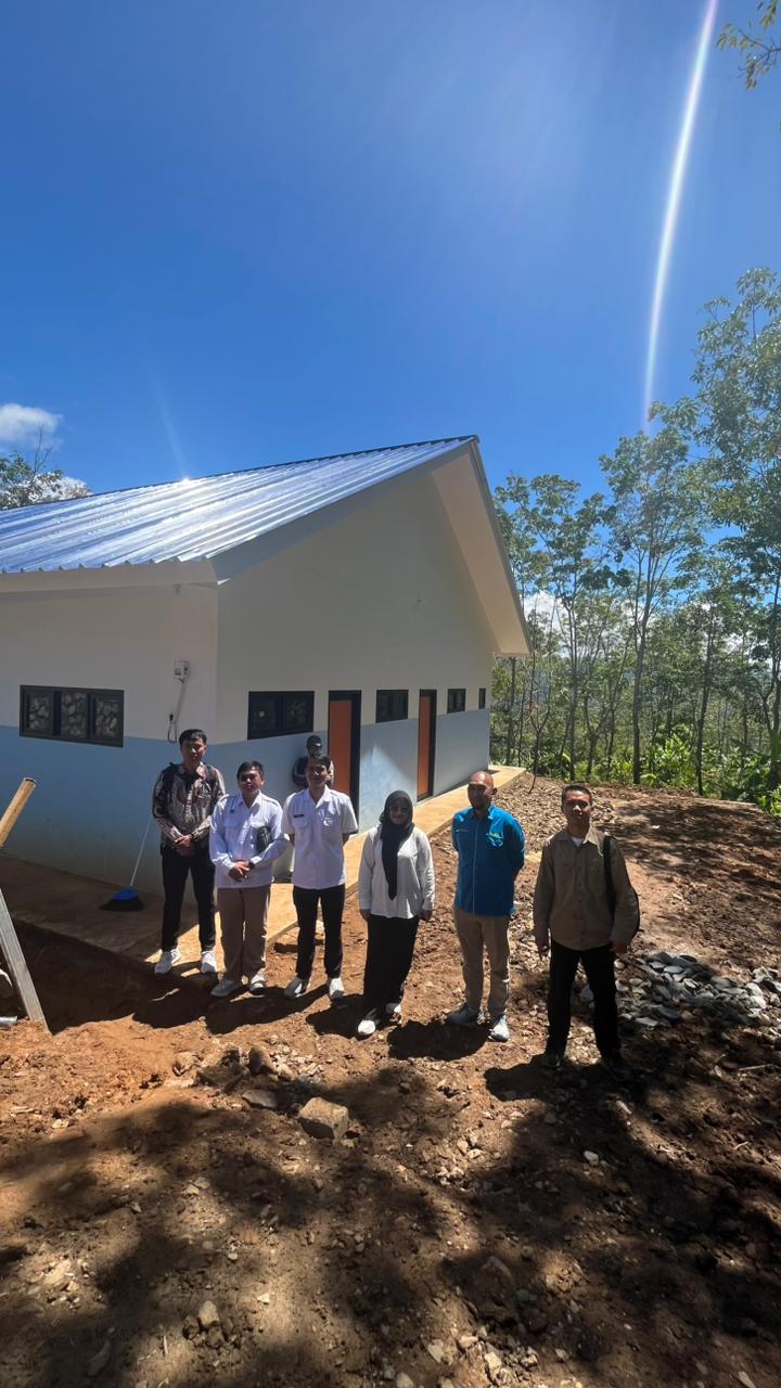 Tim KPKNL Tasikmalaya menembus medan ekstrem di pelosok Garut untuk melakukan penilaian bangunan dapur SPPG.