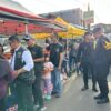 Kolaborasi Brimob & HDCI, 500 Paket Takjil Dibagikan di Alun-alun dan Masjid Agung Manonjaya