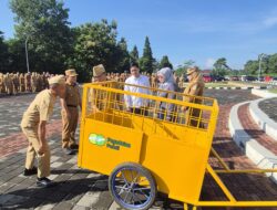 Pegadaian Kanwil X Jabar Serahkan 12 Armada Angkut Sampah ke Pemkab Kuningan