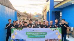 Tebar Kebaikan, Tirta Sukapura Otomotif Club (TSOC) Bagikan 750 Paket Takjil Kepada Pengguna Jalan