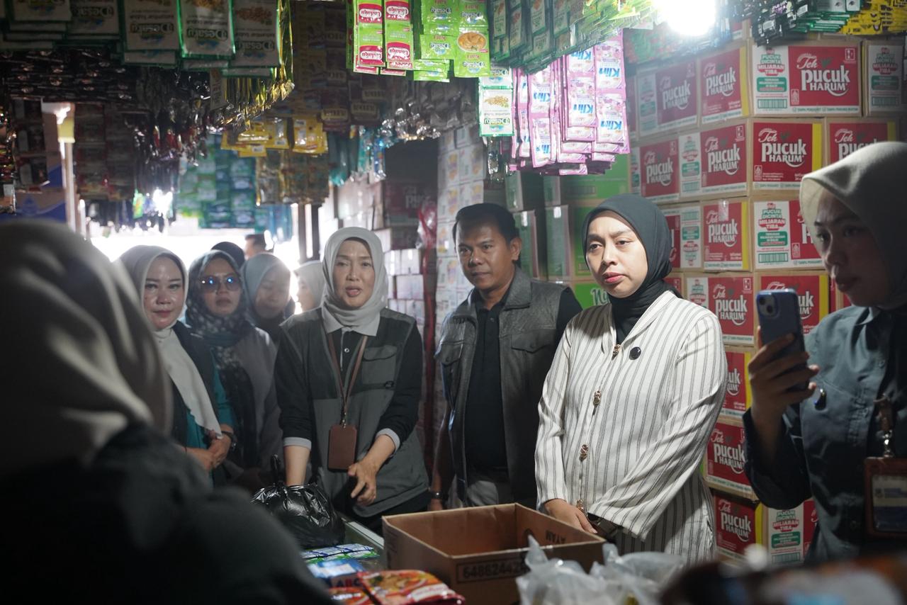 Respons Keluhan Netizen, Wakil Bupati Garut Sidak Pasar Andir, Gas LPG 3 Kg di Warung Tembus Rp30 Ribu!