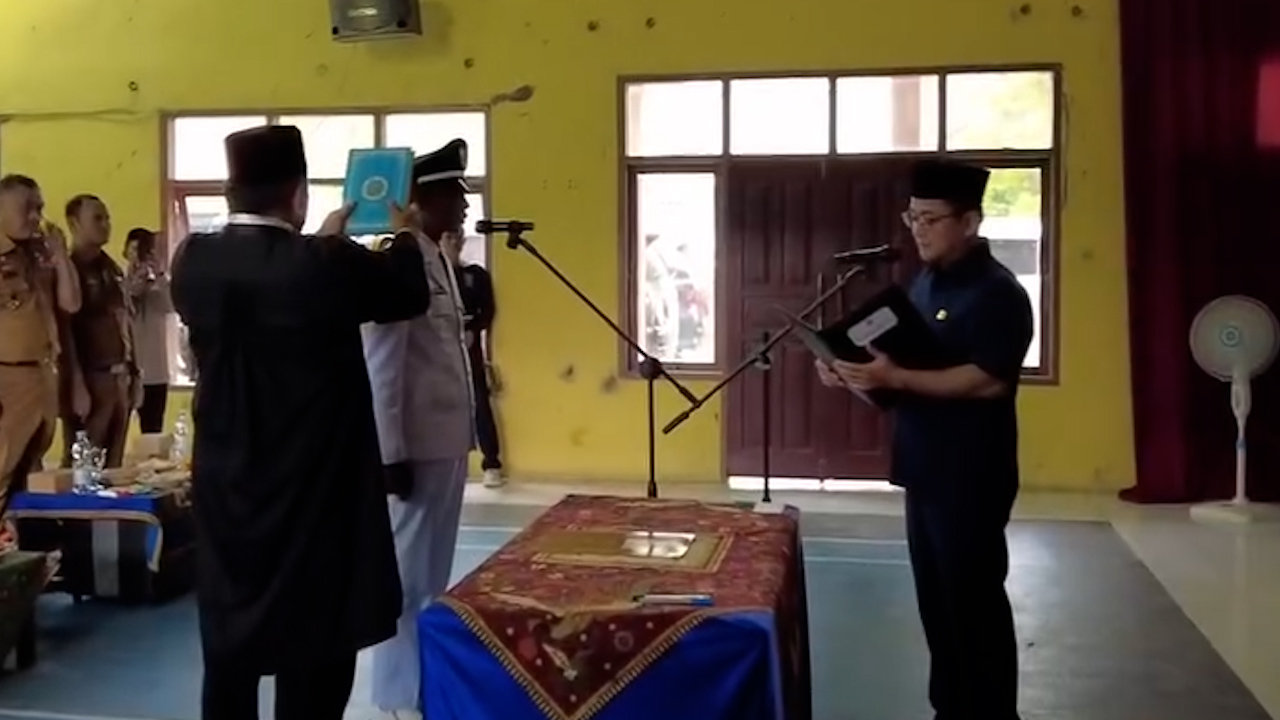 Bupati Tasikmalaya Cecep Nurul Yakin Lantik 5 Pj Kepala Desa di Kabupaten Tasikmalaya