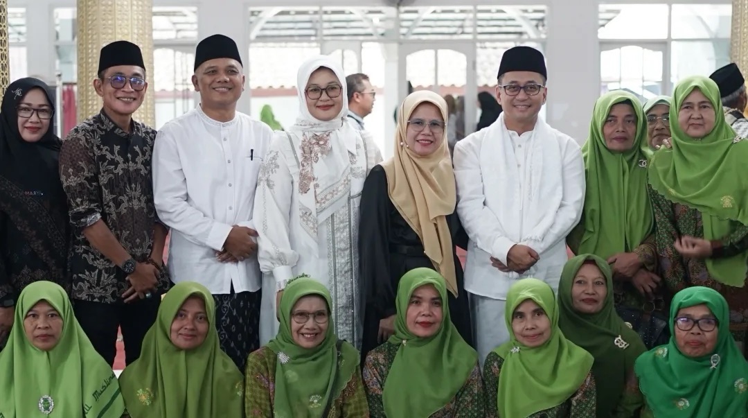 Bupati Tasikmalaya Salurkan Bantuan dalam Safari Ramadan di Cisayong