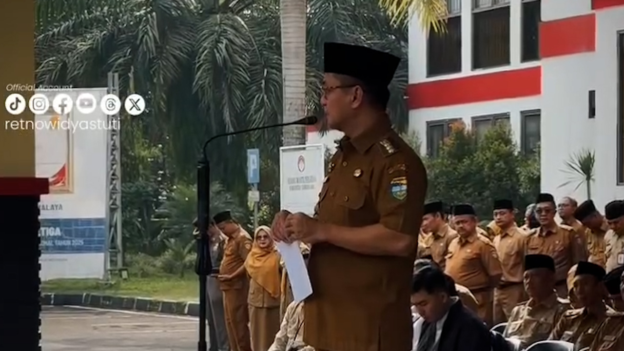 Bupati Tasikmalaya Lepas 65 ASN Purna Tugas dan Serahkan SK Kenaikan Pangkat
