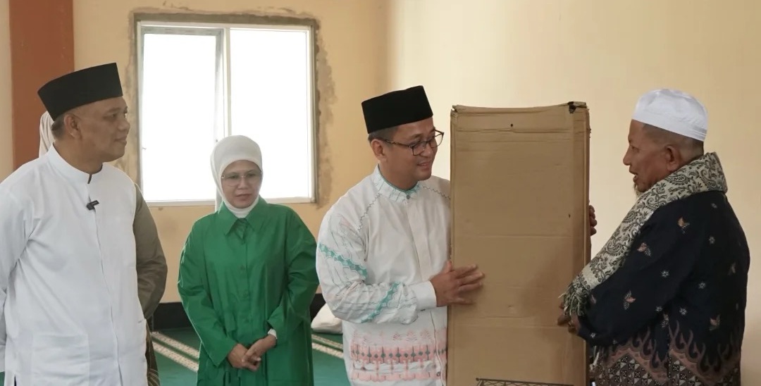 Bupati Tasikmalaya Salurkan Bantuan Sosial dalam Safari Ramadan 1447 H