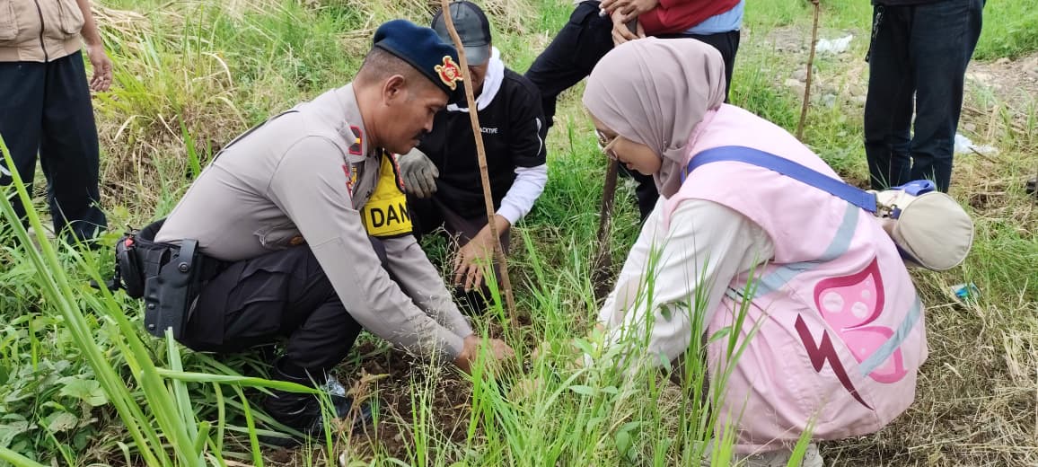 Kolaborasi Lintas Sektor Hijaukan Jalan Ibrahim Aji Garut dengan 160 Pohon Baru