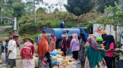 Dua Bulan Terdampak Kemarau, Masyarakat Bojonggambir Dapat 12 Ribu Liter Air Bersih