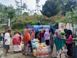 Dua Bulan Terdampak Kemarau, Masyarakat Bojonggambir Dapat 12 Ribu Liter Air Bersih